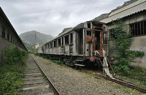 Train abandonné à la gare de Canfranc
